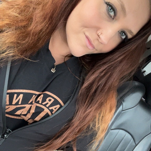 Meet your Posher, Stephanie - Picture 2 of 2